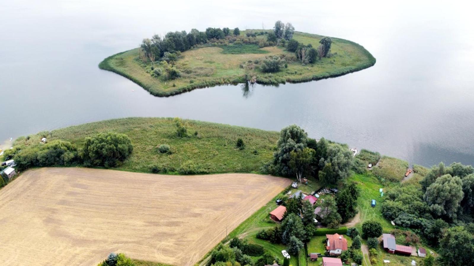 Domek Nad Jeziorem Przy Lini Brzegowej Gorowychy, Pomorze Exterior foto