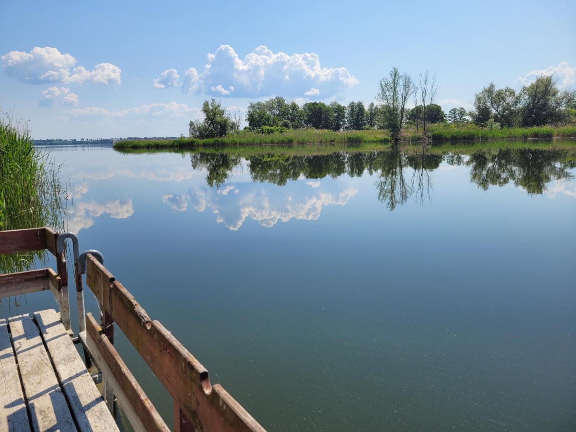 Domek Nad Jeziorem Przy Lini Brzegowej Gorowychy, Pomorze Exterior foto