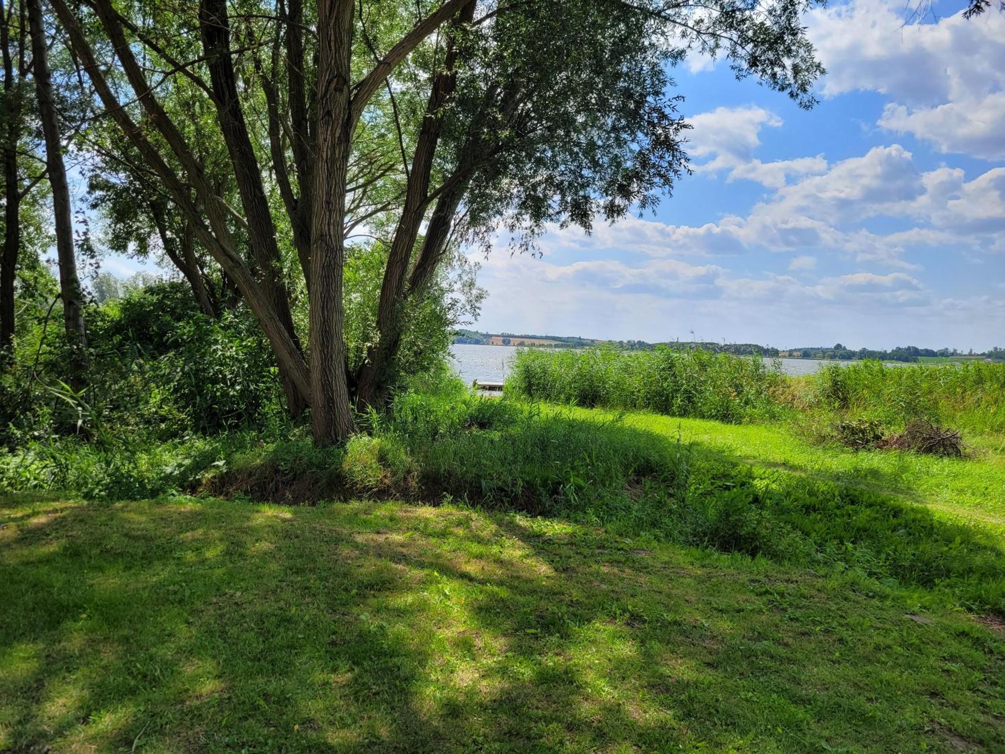 Domek Nad Jeziorem Przy Lini Brzegowej Gorowychy, Pomorze Exterior foto